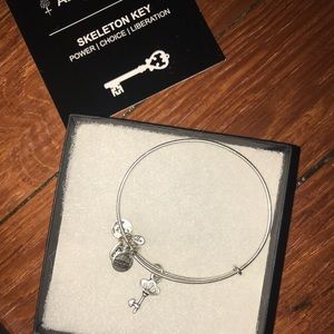 NWOT Alex and Ani “skeleton key” bracelet